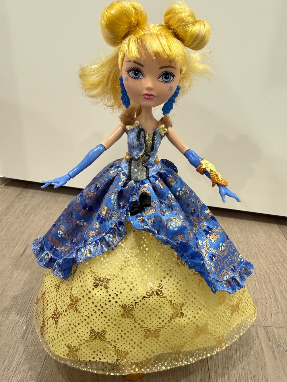 Ever After High Blondie Thronecoming Doll